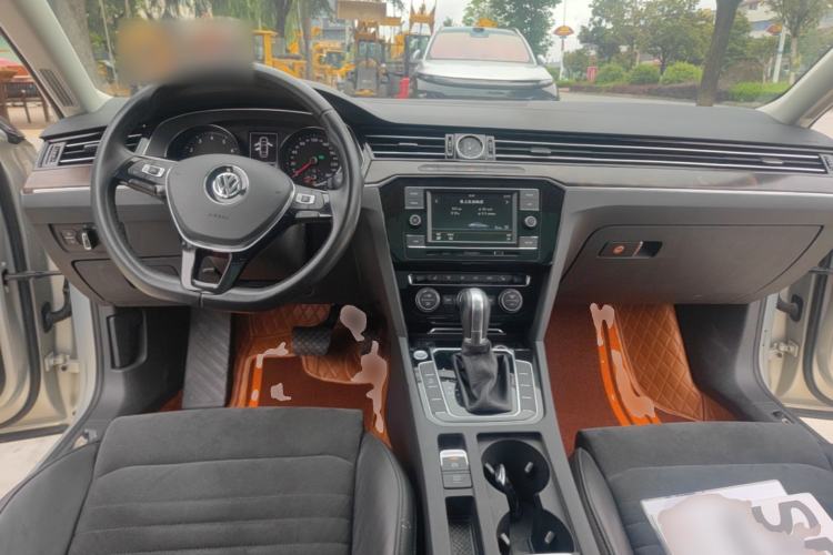 Used Volkswagen Magotan 2018 330TSI DSG Luxury Model Center Console