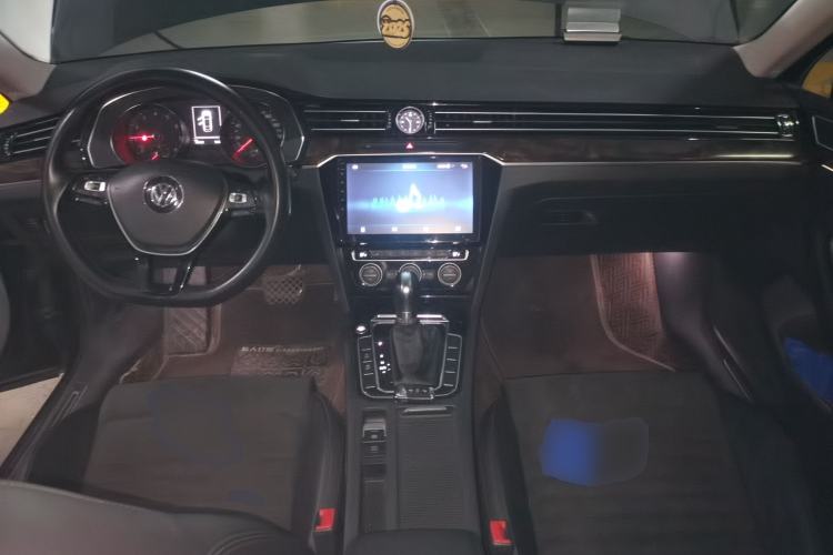 Used Volkswagen Magotan 2018 330TSI DSG Luxury Model Center Console
