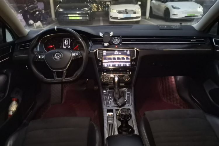Used Volkswagen Magotan 2018 330TSI DSG Luxury Model Center Console