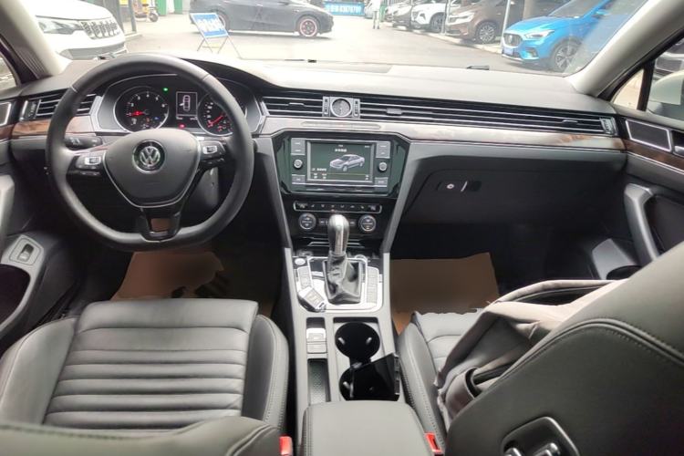 Used Volkswagen Magotan 2018 Facelift 330TSI DSG Luxury Model Center Console