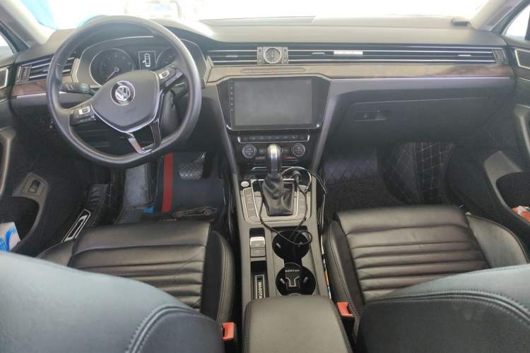 Used Volkswagen Magotan 2018 Facelift 330TSI DSG Luxury Model Center Console