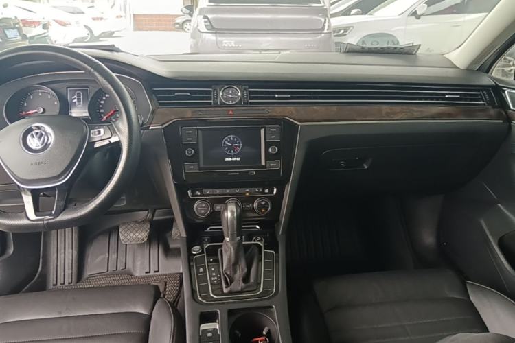 Used Volkswagen Magotan 2018 Facelift 330TSI DSG Luxury Model Center Console