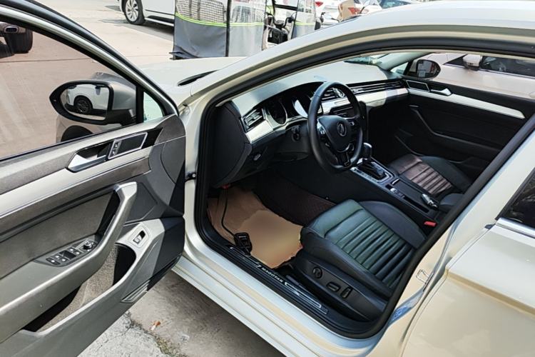 Used Volkswagen Magotan 2018 330TSI DSG Advanced Model Driver Seat