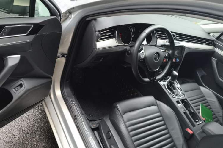 Used Volkswagen Magotan 2018 330TSI DSG Advanced Model Driver Seat