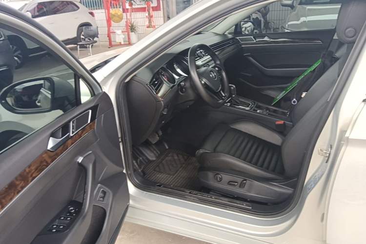Used Volkswagen Magotan 2018 Facelift 330TSI DSG Luxury Model Driver Seat
