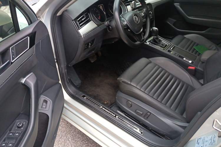 Used Volkswagen Magotan 2018 330TSI DSG Advanced Model Driver Seat