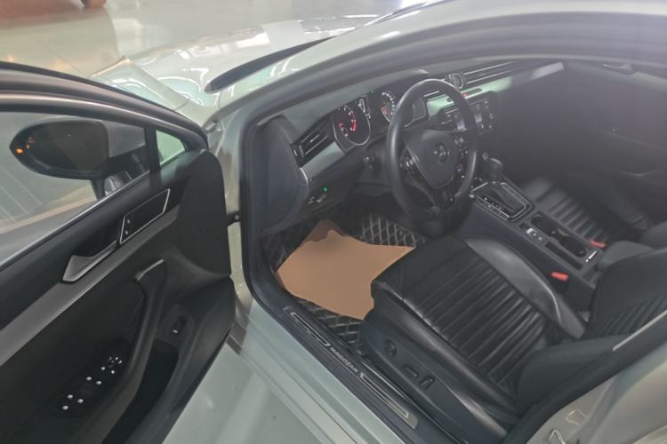 Used Volkswagen Magotan 2018 330TSI DSG Advanced Model Driver Seat