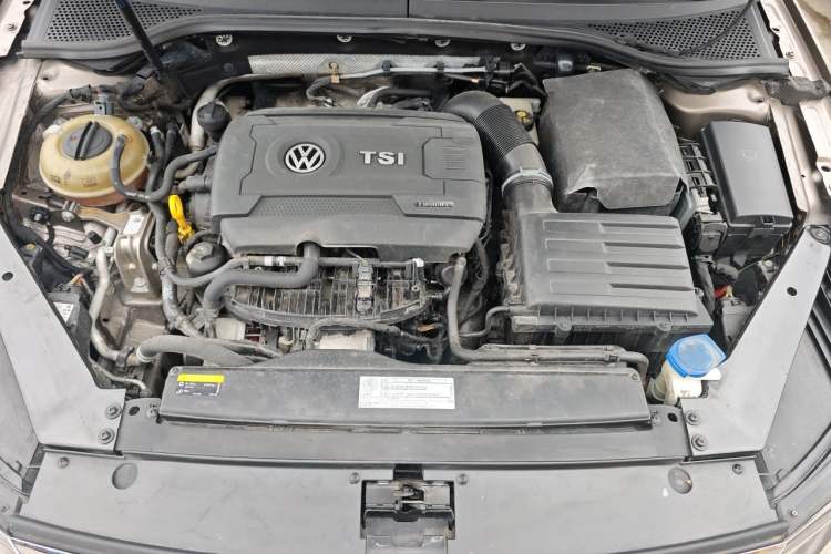 Used Volkswagen Magotan 2018 330TSI DSG Luxury Model Engine Bay