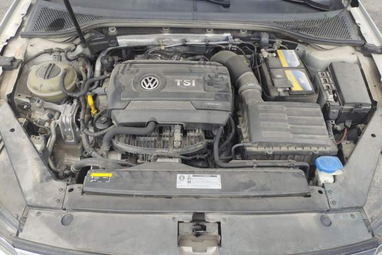 Used Volkswagen Magotan 2018 330TSI DSG Luxury Model Engine Bay