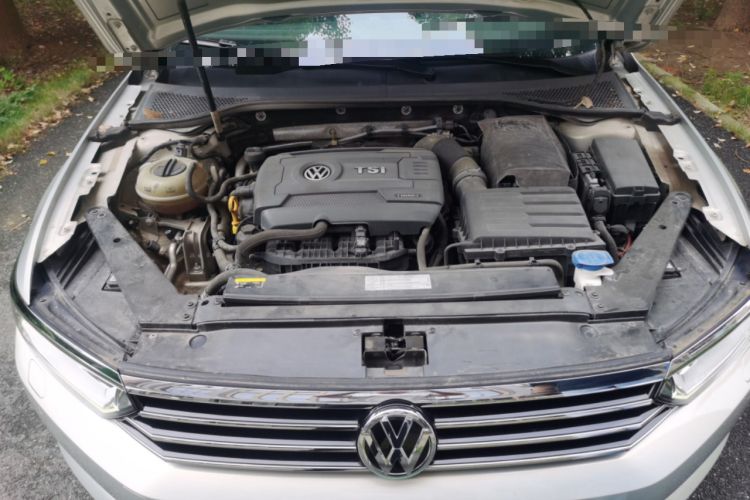 Used Volkswagen Magotan 2018 380TSI DSG Prestige Model Engine Bay
