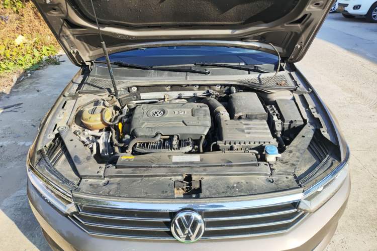 Used Volkswagen Magotan 2018 330TSI DSG Luxury Model Engine Bay