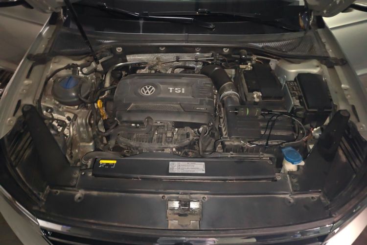 Used Volkswagen Magotan 2018 Facelift 330TSI DSG Luxury Model Engine Bay