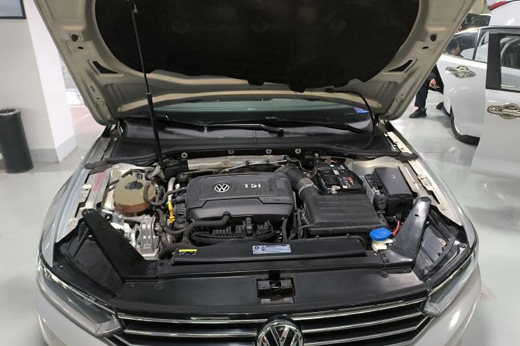 Used Volkswagen Magotan 2018 330TSI DSG Advanced Model Engine Bay