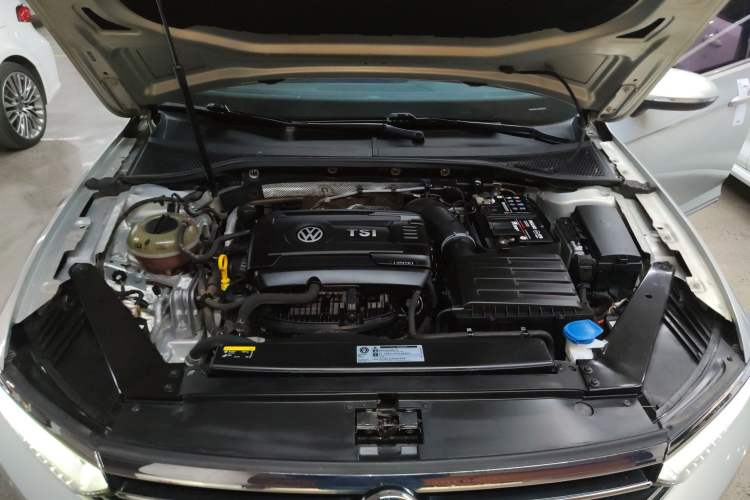 Used Volkswagen Magotan 2018 Facelift 330TSI DSG Luxury Model Engine Bay
