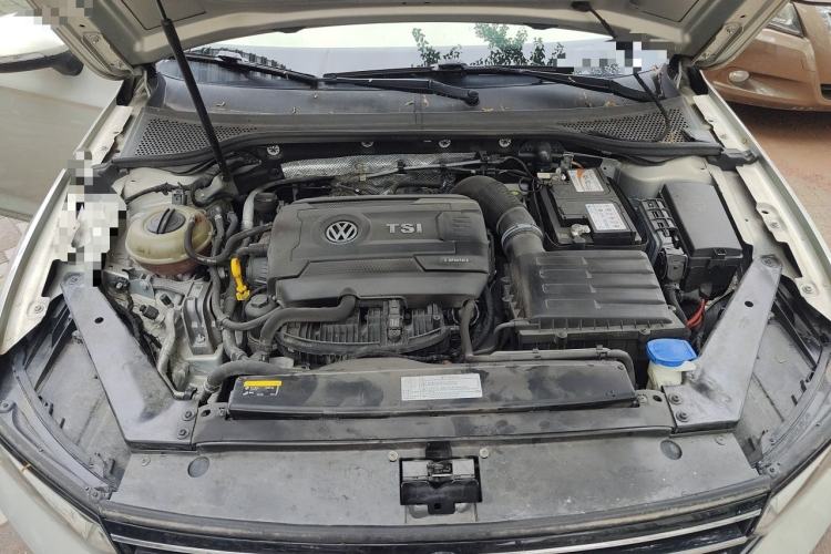 Used Volkswagen Magotan 2018 330TSI DSG Advanced Model Engine Bay