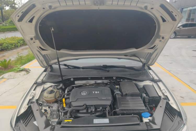 Used Volkswagen Magotan 2018 330TSI DSG Luxury Model Engine Bay