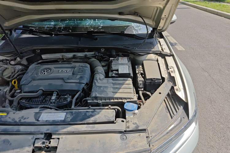 Used Volkswagen Magotan 2018 330TSI DSG Luxury Model Engine Bay Left