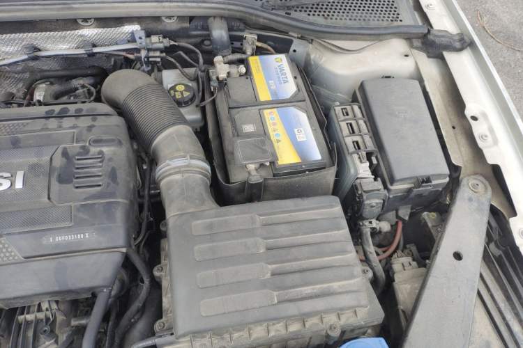 Used Volkswagen Magotan 2018 330TSI DSG Luxury Model Engine Bay Left