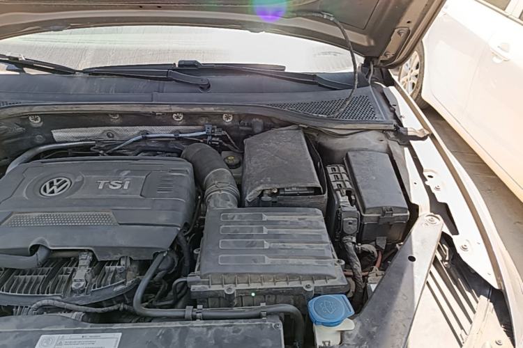 Used Volkswagen Magotan 2018 330TSI DSG Luxury Model Engine Bay Left