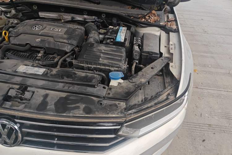 Used Volkswagen Magotan 2018 330TSI DSG Advanced Model Engine Bay Left