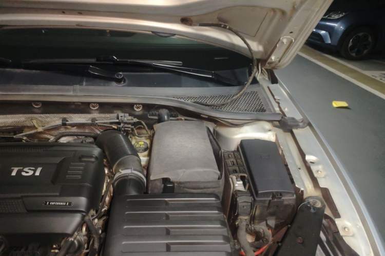 Used Volkswagen Magotan 2018 330TSI DSG Advanced Model Engine Bay Left