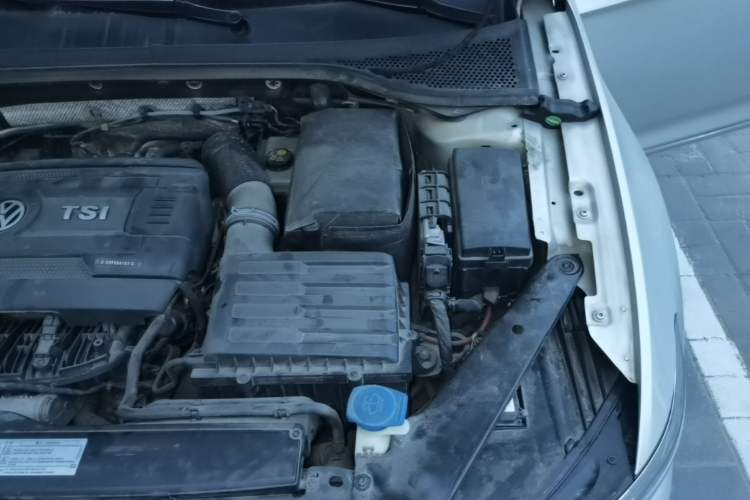 Used Volkswagen Magotan 2018 330TSI DSG Luxury Model Engine Bay Left