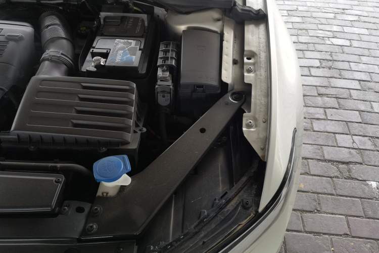 Used Volkswagen Magotan 2018 330TSI DSG Advanced Model Engine Bay Left