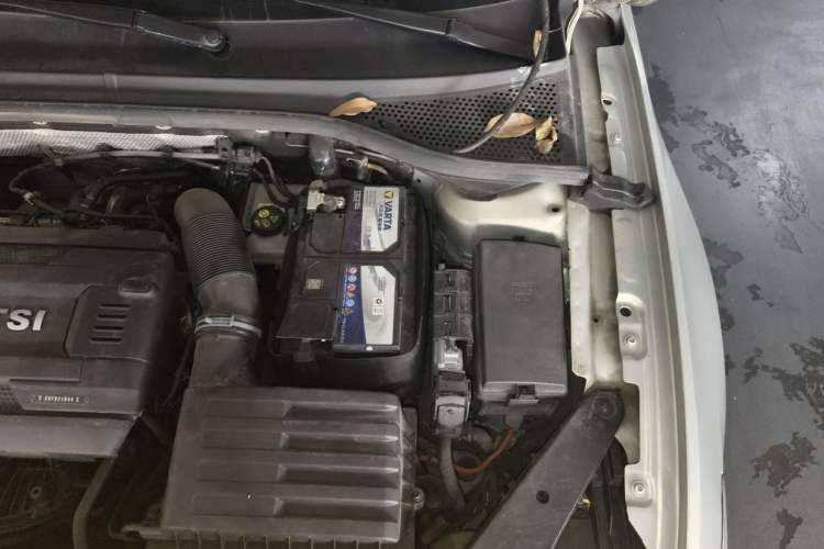 Used Volkswagen Magotan 2018 330TSI DSG Advanced Model Engine Bay Left