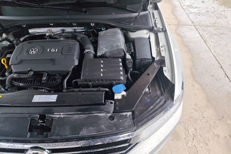 Used Volkswagen Magotan 2018 330TSI DSG Luxury Model Engine Bay Left