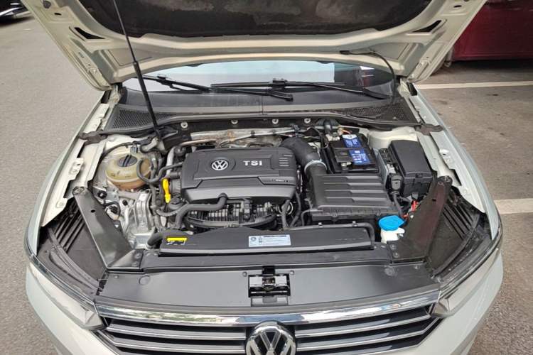 Used Volkswagen Magotan 2018 Facelift 330TSI DSG Luxury Model Engine Bay
