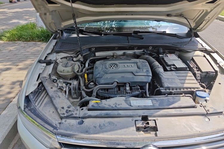 Used Volkswagen Magotan 2018 330TSI DSG Luxury Model Engine Bay Right