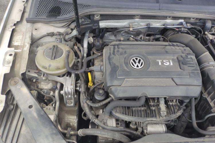 Used Volkswagen Magotan 2018 330TSI DSG Luxury Model Engine Bay Right
