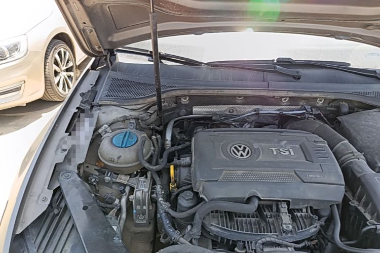 Used Volkswagen Magotan 2018 330TSI DSG Luxury Model Engine Bay Right