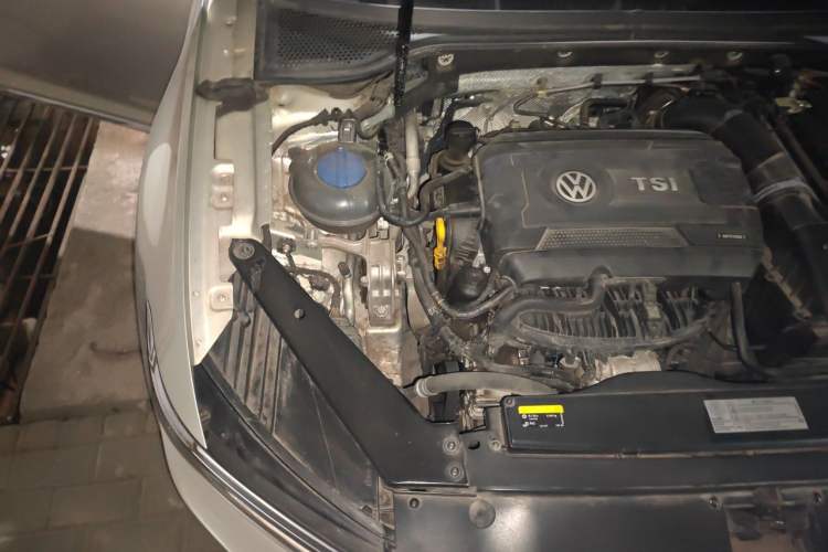 Used Volkswagen Magotan 2018 Facelift 330TSI DSG Luxury Model Engine Bay Right