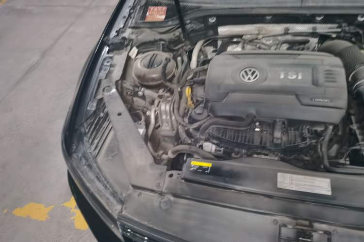 Used Volkswagen Magotan 2018 330TSI DSG Luxury Model Engine Bay Right
