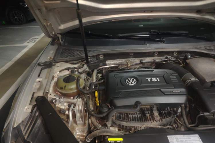 Used Volkswagen Magotan 2018 330TSI DSG Advanced Model Engine Bay Right