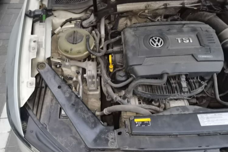Used Volkswagen Magotan 2018 330TSI DSG Luxury Model Engine Bay Right