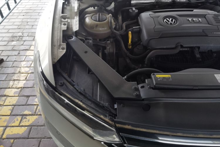 Used Volkswagen Magotan 2018 330TSI DSG Advanced Model Engine Bay Right