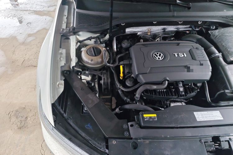 Used Volkswagen Magotan 2018 330TSI DSG Luxury Model Engine Bay Right