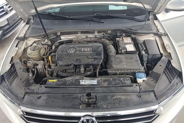 Used Volkswagen Magotan 2018 Facelift 330TSI DSG Luxury Model Engine Bay