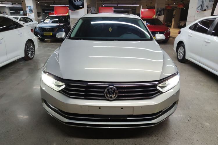 Used Volkswagen Magotan 2018 Facelift 330TSI DSG Luxury Model Exterior 1