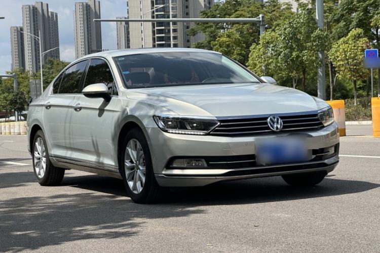 Used Volkswagen Magotan 2018 Facelift 330TSI DSG Luxury Model Exterior 1