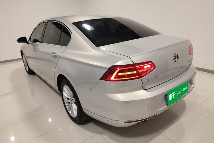 Used Volkswagen Magotan 2018 330TSI DSG Advanced Model Exterior 2
