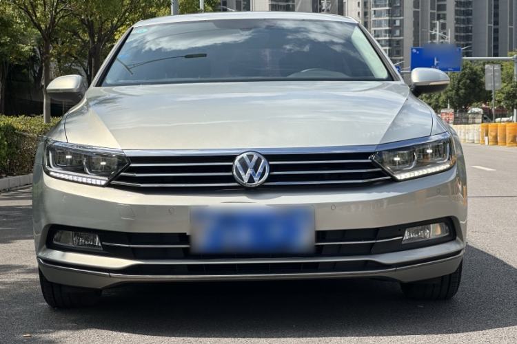 Used Volkswagen Magotan 2018 Facelift 330TSI DSG Luxury Model Exterior 3