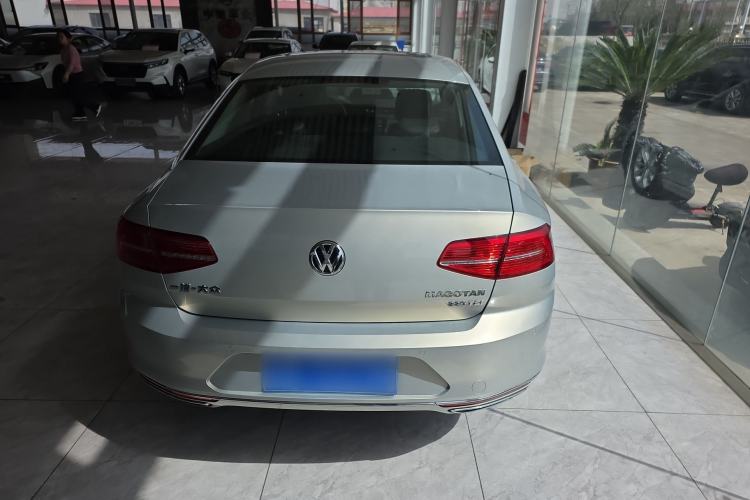 Used Volkswagen Magotan 2018 Facelift 330TSI DSG Luxury Model Exterior 3