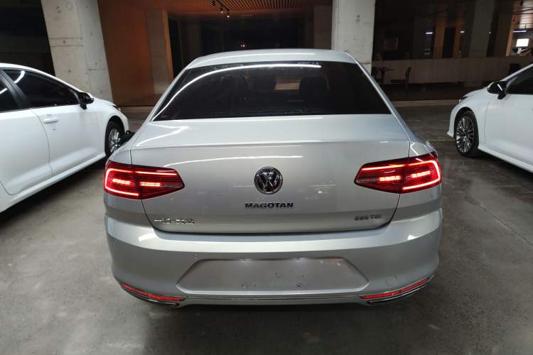 Used Volkswagen Magotan 2018 Facelift 330TSI DSG Luxury Model Exterior 4