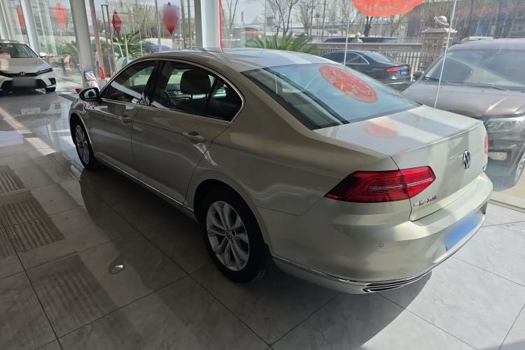 Used Volkswagen Magotan 2018 Facelift 330TSI DSG Luxury Model Exterior 4