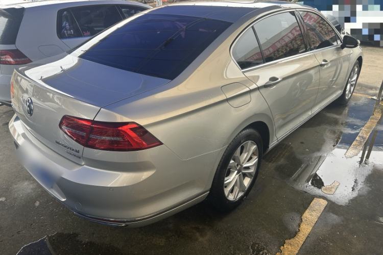 Used Volkswagen Magotan 2018 Facelift 330TSI DSG Luxury Model Exterior 5