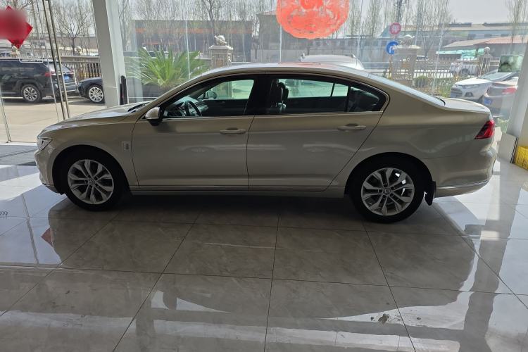 Used Volkswagen Magotan 2018 Facelift 330TSI DSG Luxury Model Exterior 5