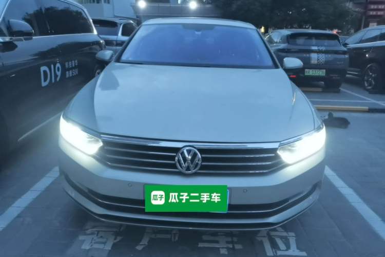 Used Volkswagen Magotan 2018 330TSI DSG Luxury Model Front